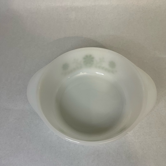 Glasbake J2600 Green Daisy 1.5 quart casserole dish - Picture 2 of 5